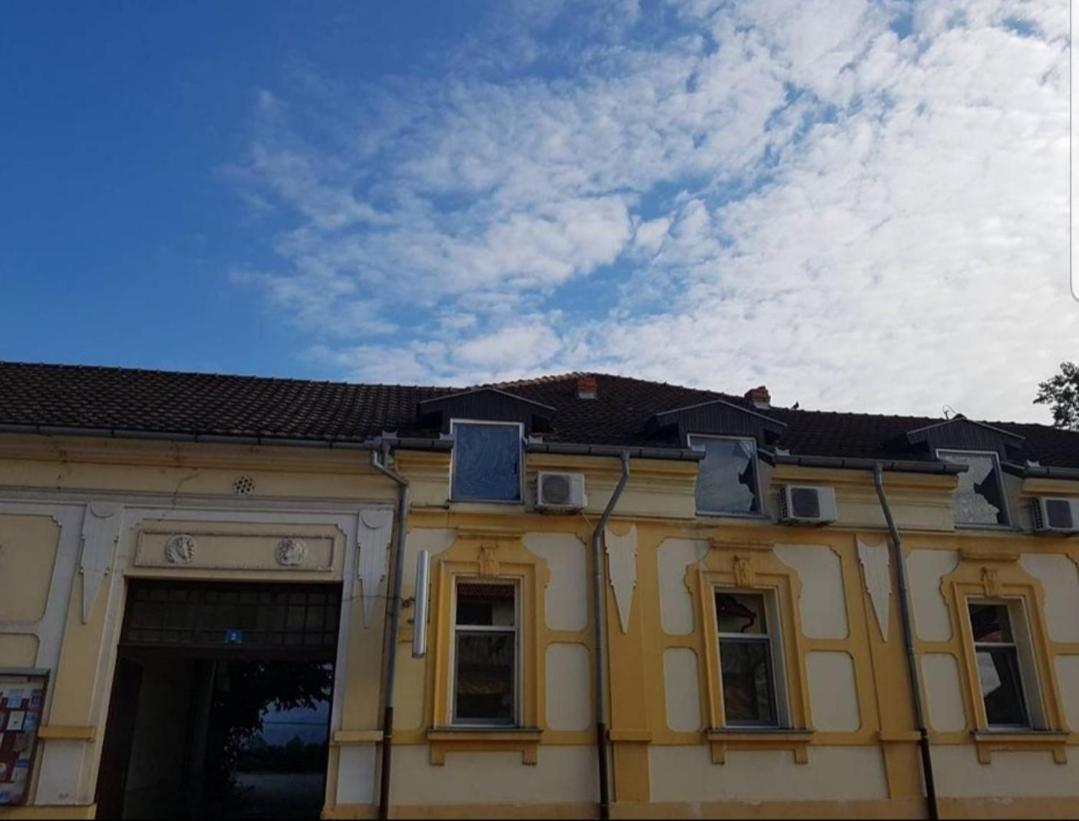 Hotel Viktorija Nova à Kanjiža Extérieur photo